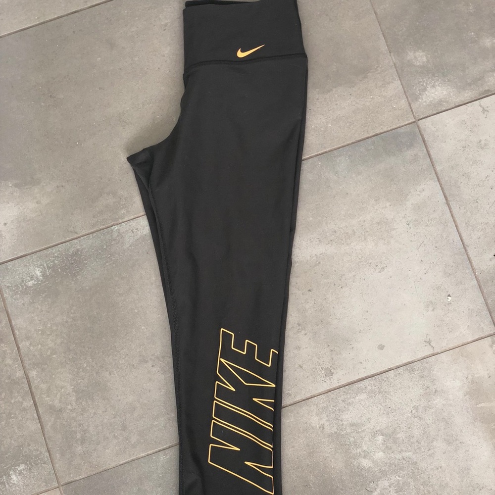 Nike Dri-Fit crop workout pants sz XS